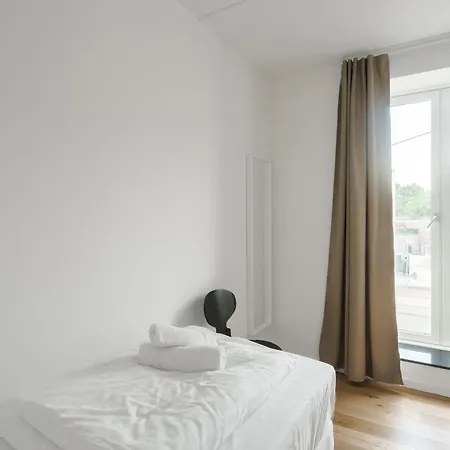 Fantastic 2-bed W Balcony דירה אודנזה